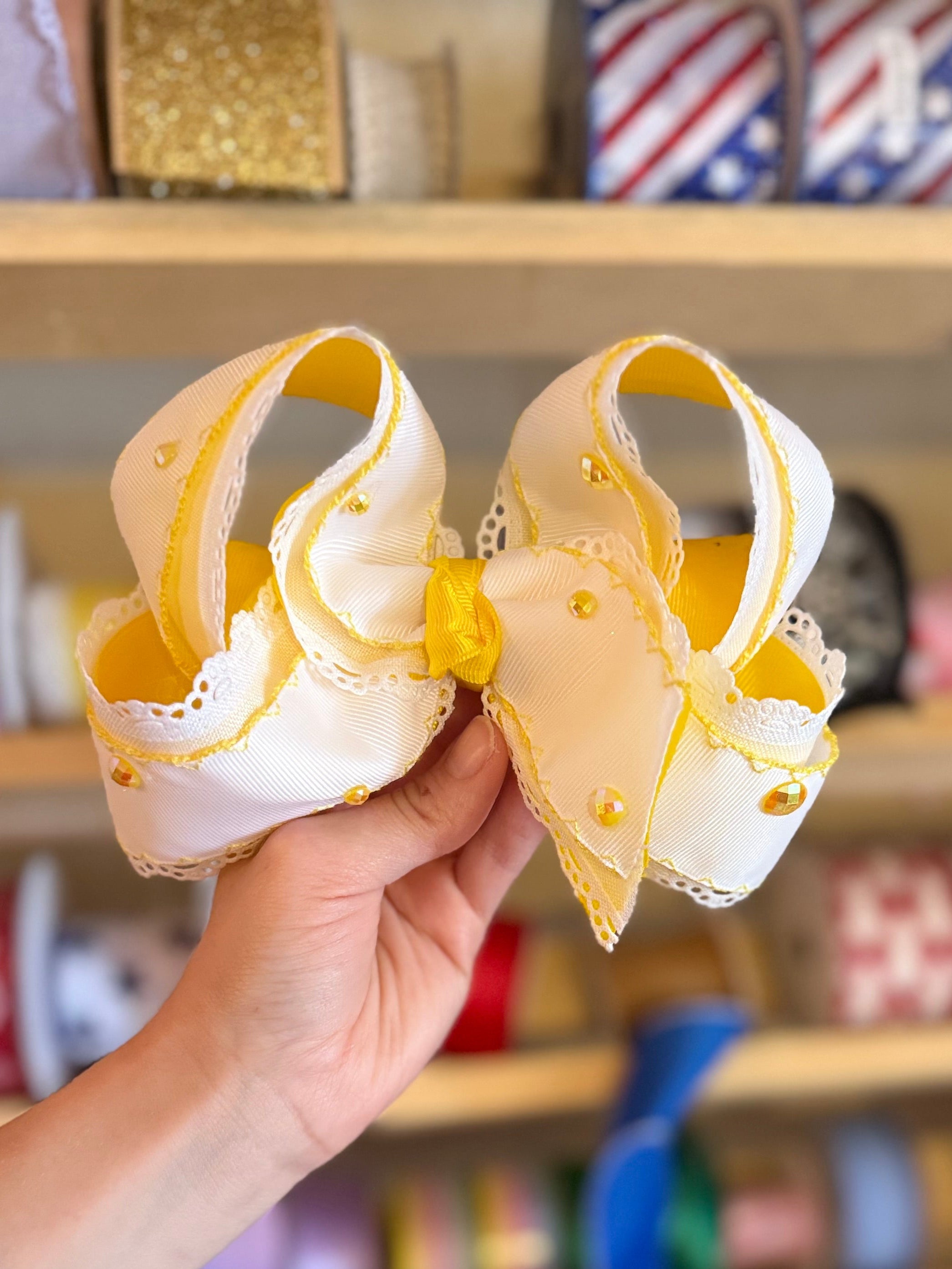 Lace & Lemonade🍋 (6 inch clip)